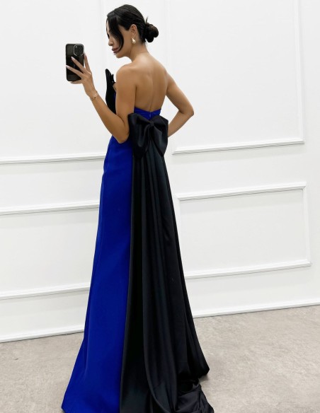 Vestido de fiesta largo con escote en forma de lazo y cola