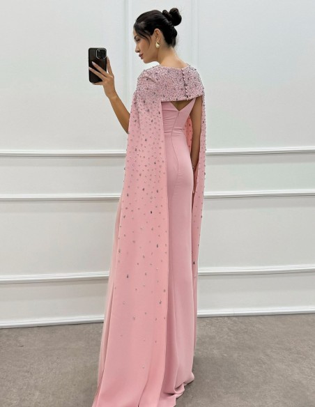 Robe longue de fête avec manches cape et détails en strass
