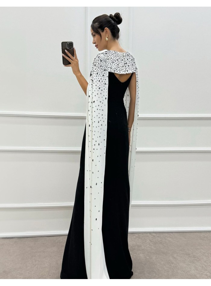Robe longue de fête avec manches cape et...