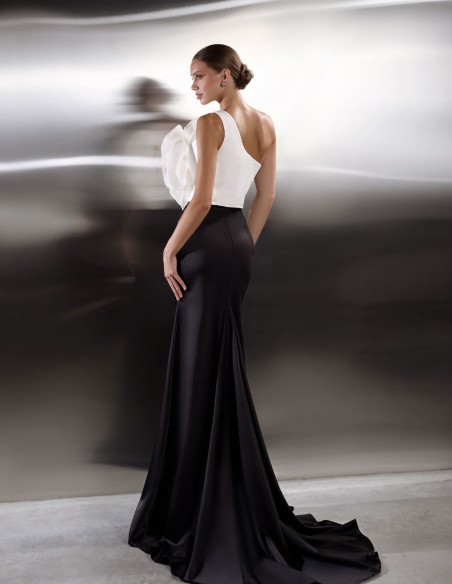 Robe longue asymétrique avec fleur maxi et jupe sirène