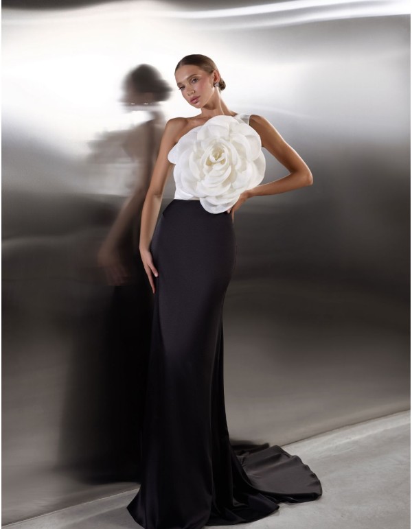 Vestido largo de fiesta asimétrico con maxi flor y falda...