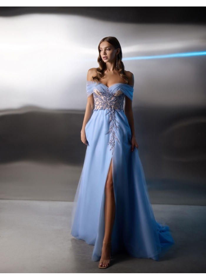 Vestido largo de fiesta con escote bandeau y cuerpo de pedrería