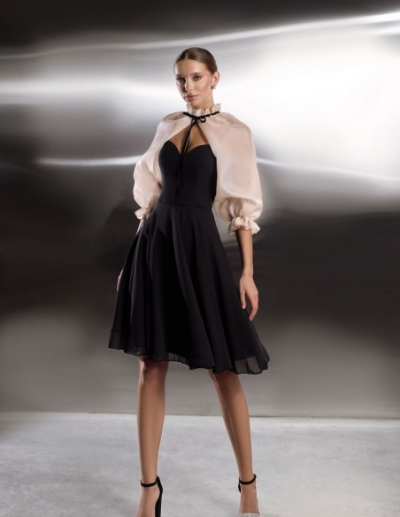 Short party dress with detachable puffed sleeves