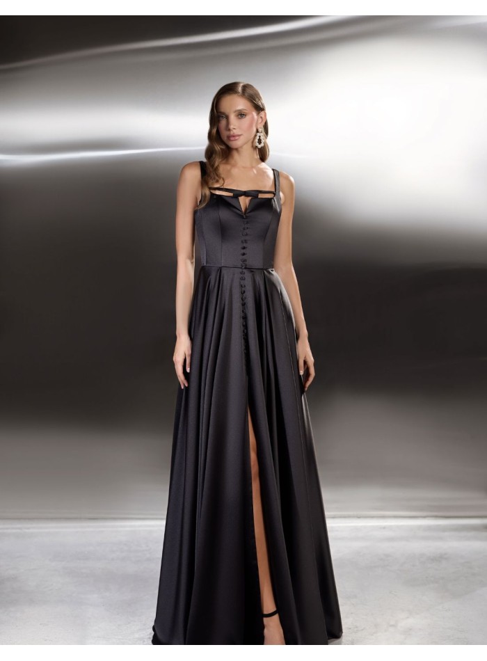 Long party dress with buttons and slit in the...