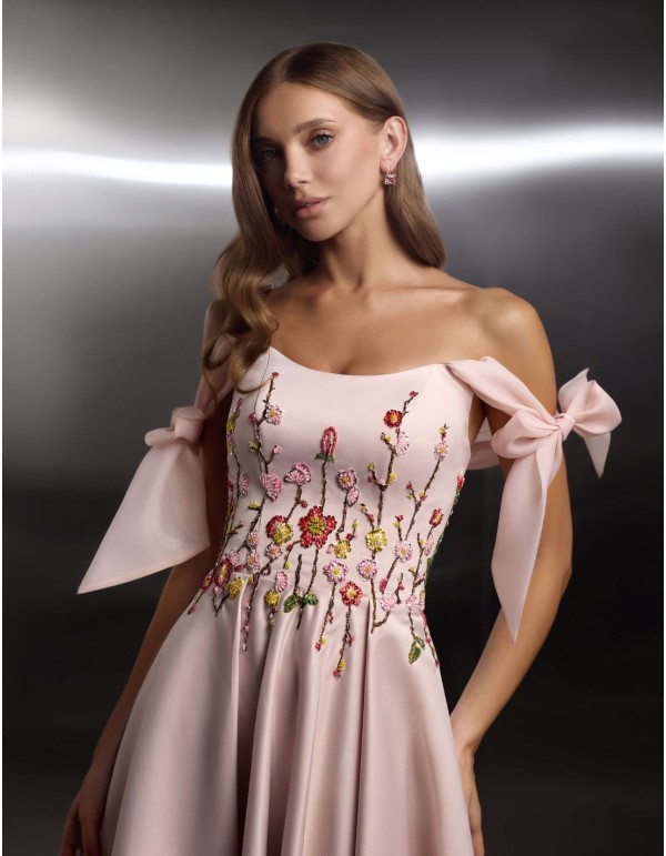 Vestido midi de fiesta con cuerpo bordado de flores y...