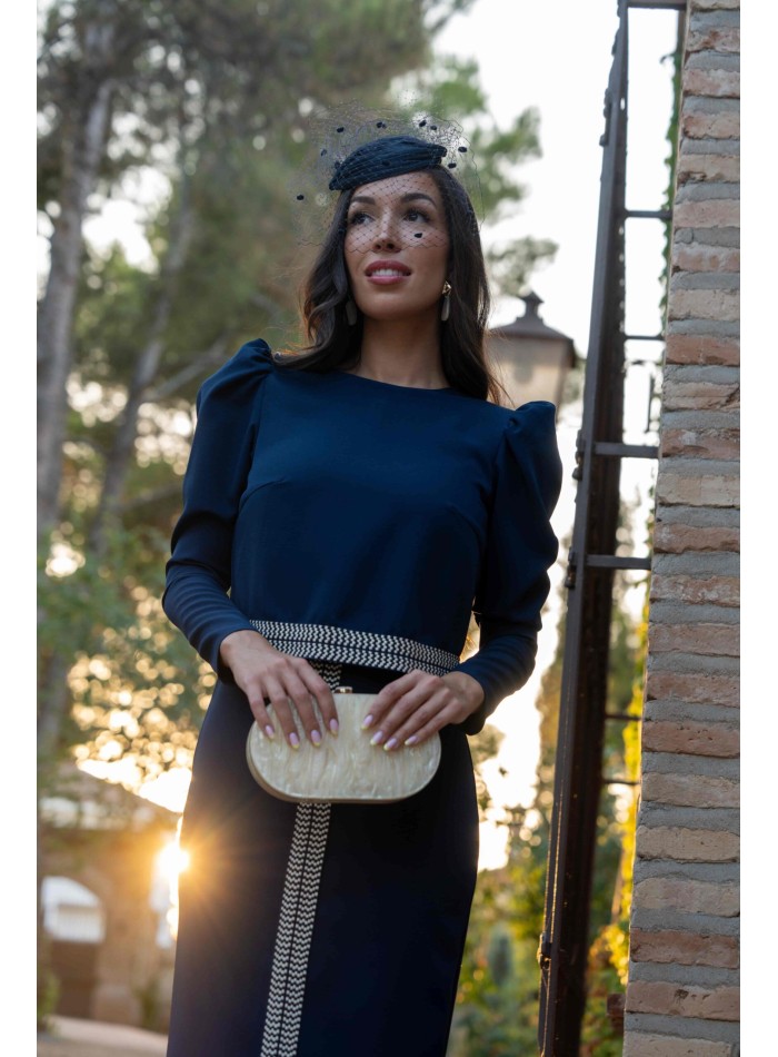 Vestido midi azul marino con detalles étnicos...