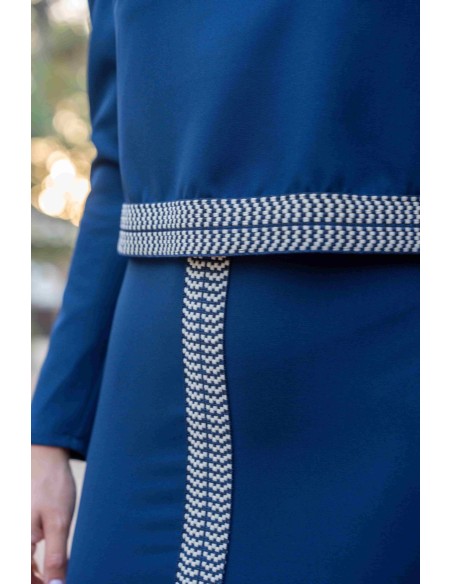 Vestido midi azul marino con detalles étnicos beige