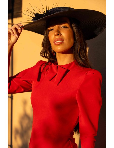 Vestido midi rojo cuerpo ajustado con falda volante y manga larga