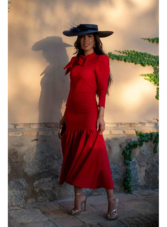 Vestido midi rojo cuerpo ajustado con falda...