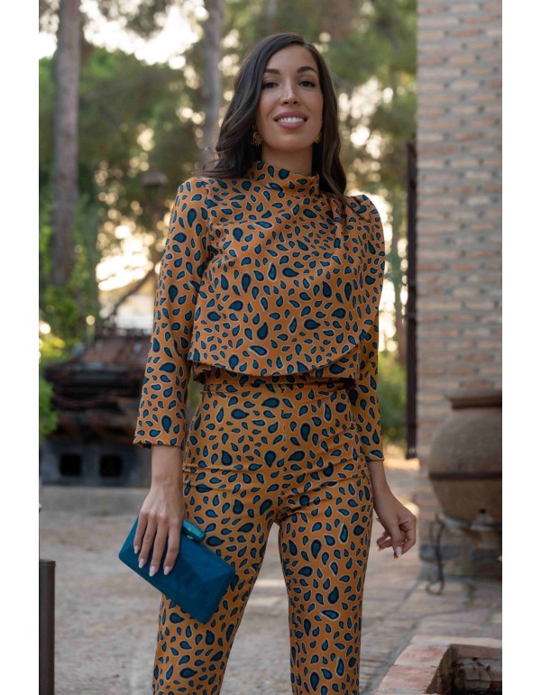 Conjunto de pantalón con crop top estampado 2