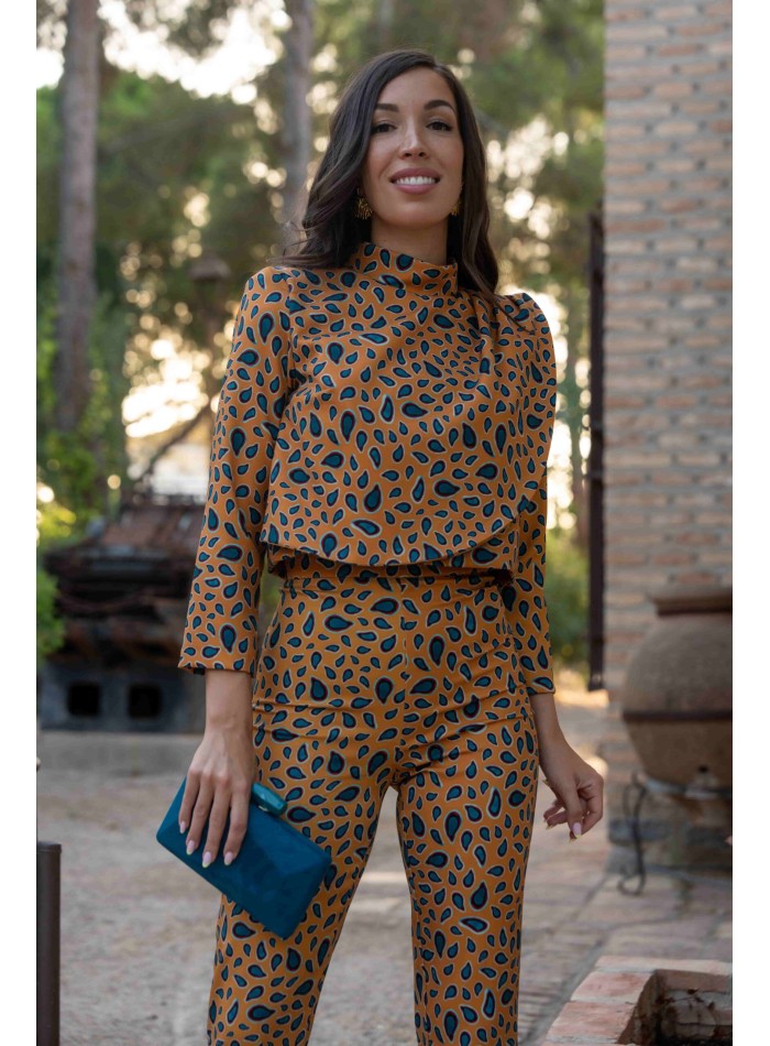 Printed crop top and pants set