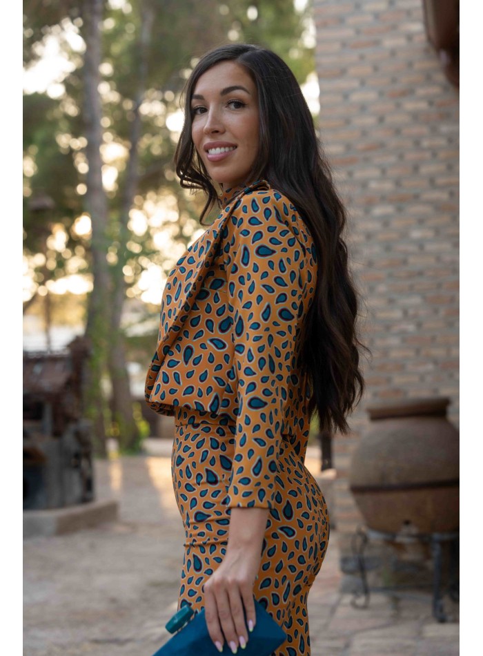 Conjunto de pantalón con crop top estampado