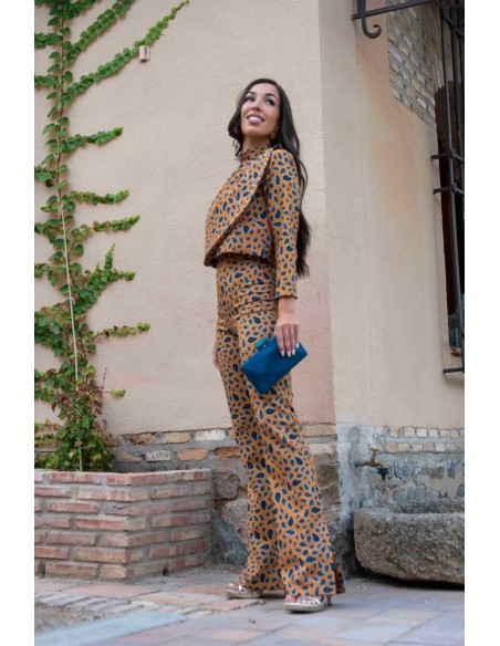 Conjunto de pantalón con crop top estampado