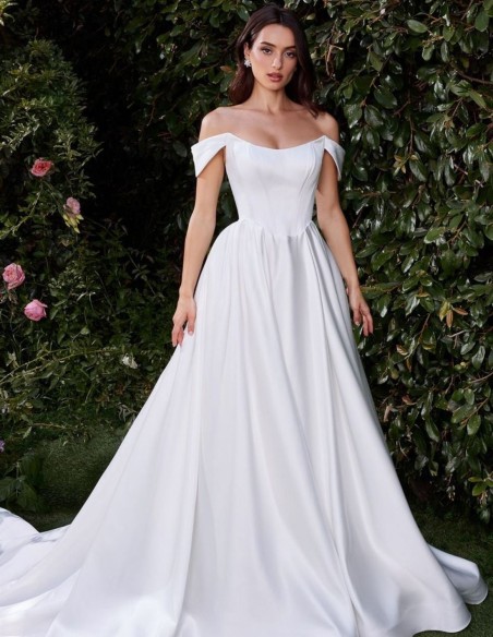 Robe de mariée en satin doux avec épaules ouvertes
