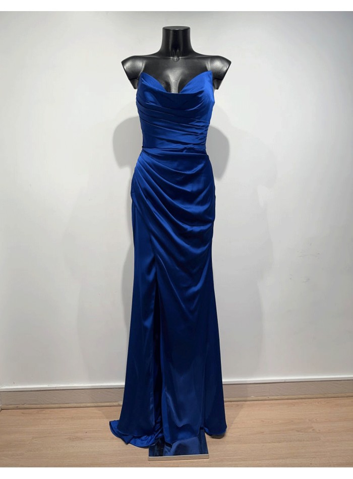 Vestido de fiesta de satén palabra de honor con cuerpo drapeado y abertura frontal