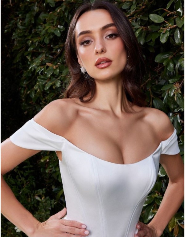 Vestido de novia de satén suave con hombros descubiertos 2