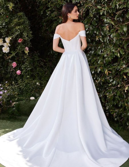 Vestido de novia de satén suave con hombros descubiertos